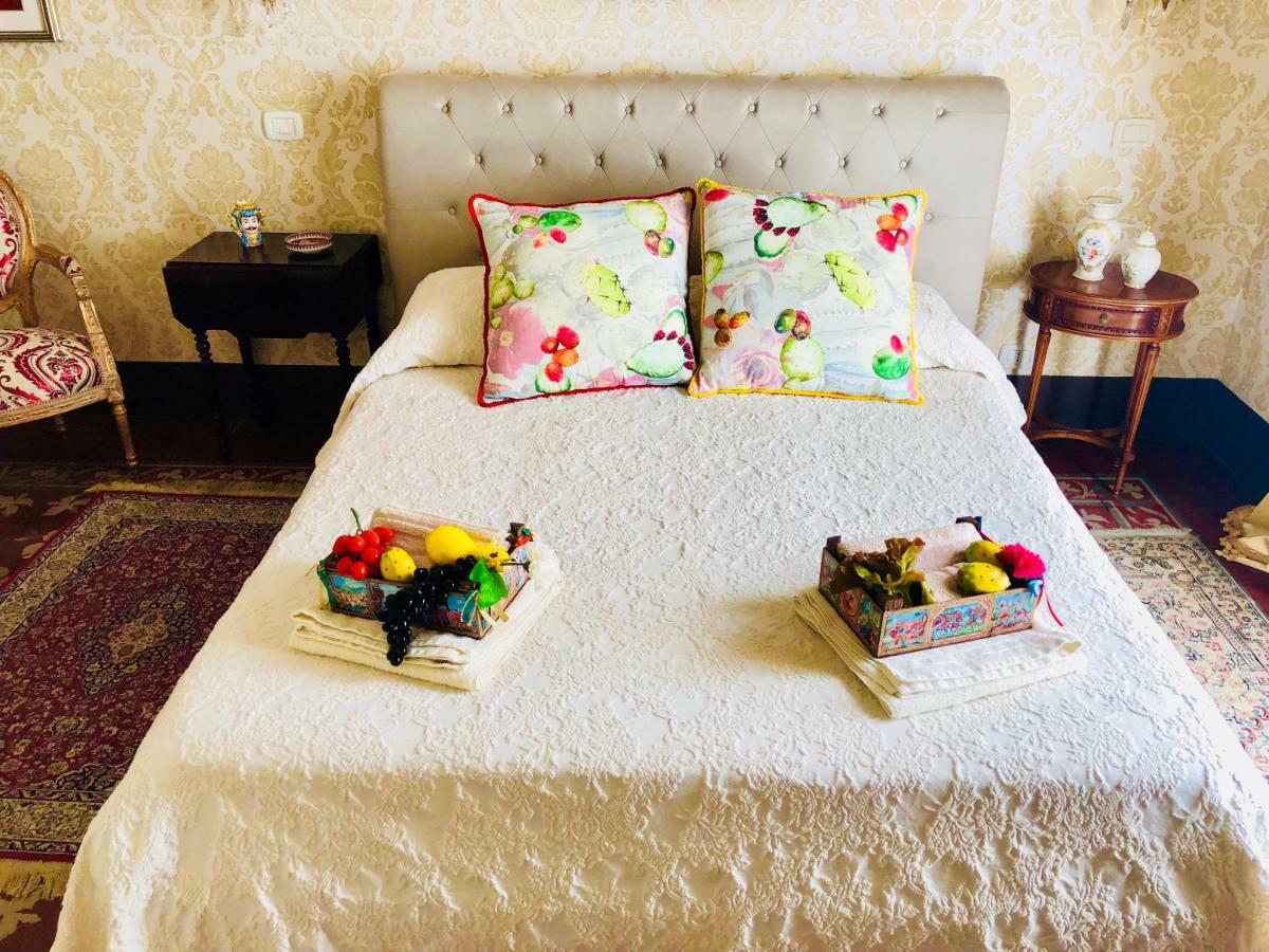 Bed and Breakfast Dimora Umberto Катанія Екстер'єр фото